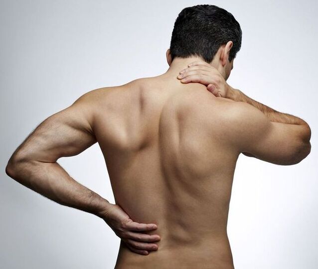 Long-term pain under the left scapula in a man, requiring a visit to a therapist